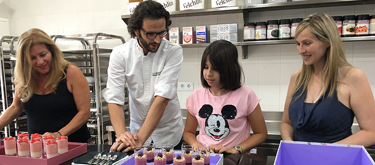 El chef pastelero Jordi Bordas y el CIBERER elaboran dulces personalizados para pacientes con enfermedades raras