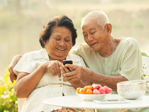Mikel Izquierdo participa en la nueva guía de la OMS sobre salud móvil para el envejecimiento
