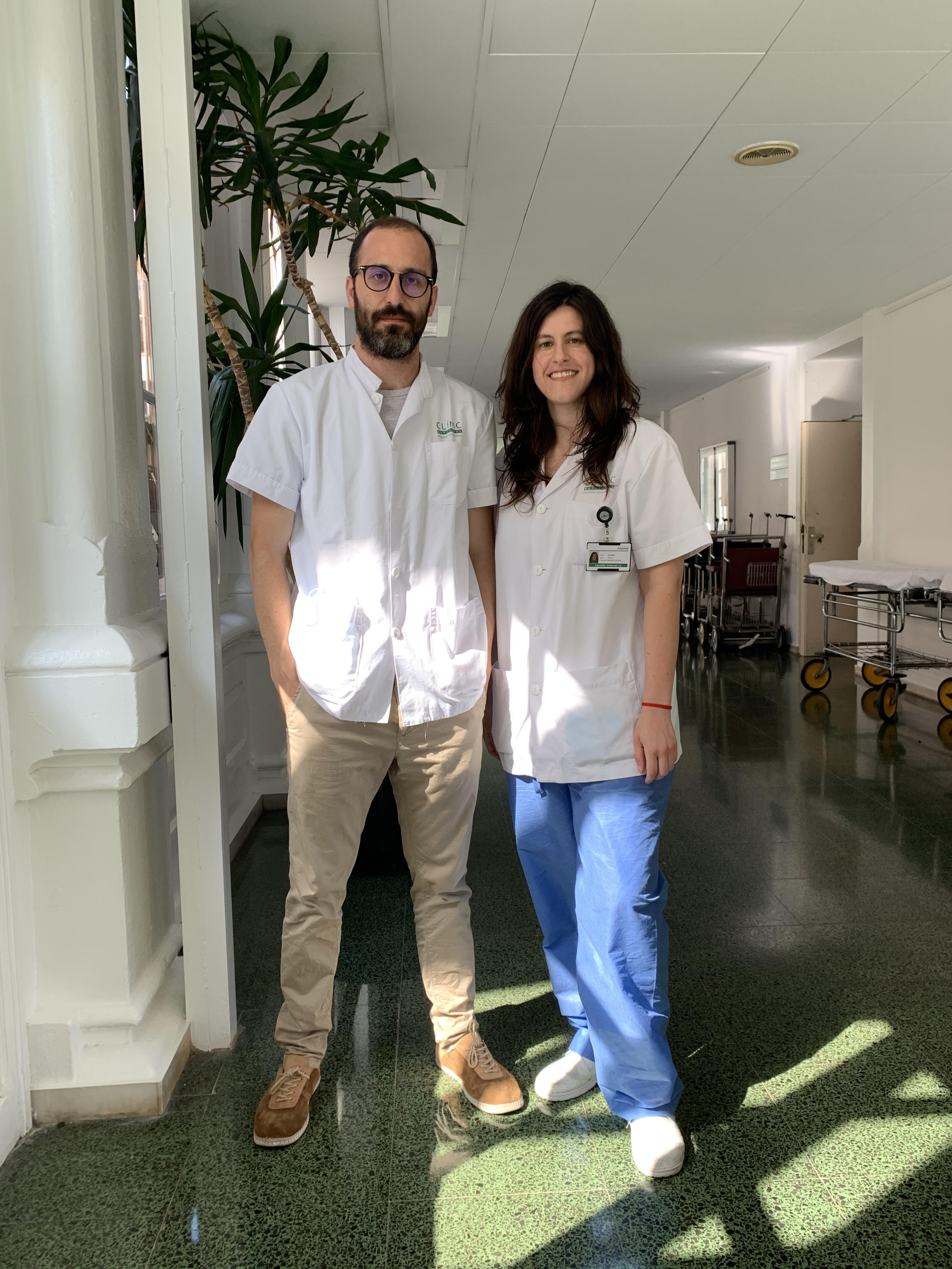 Describen la presencia de células T de memoria residentes en el hígado humano