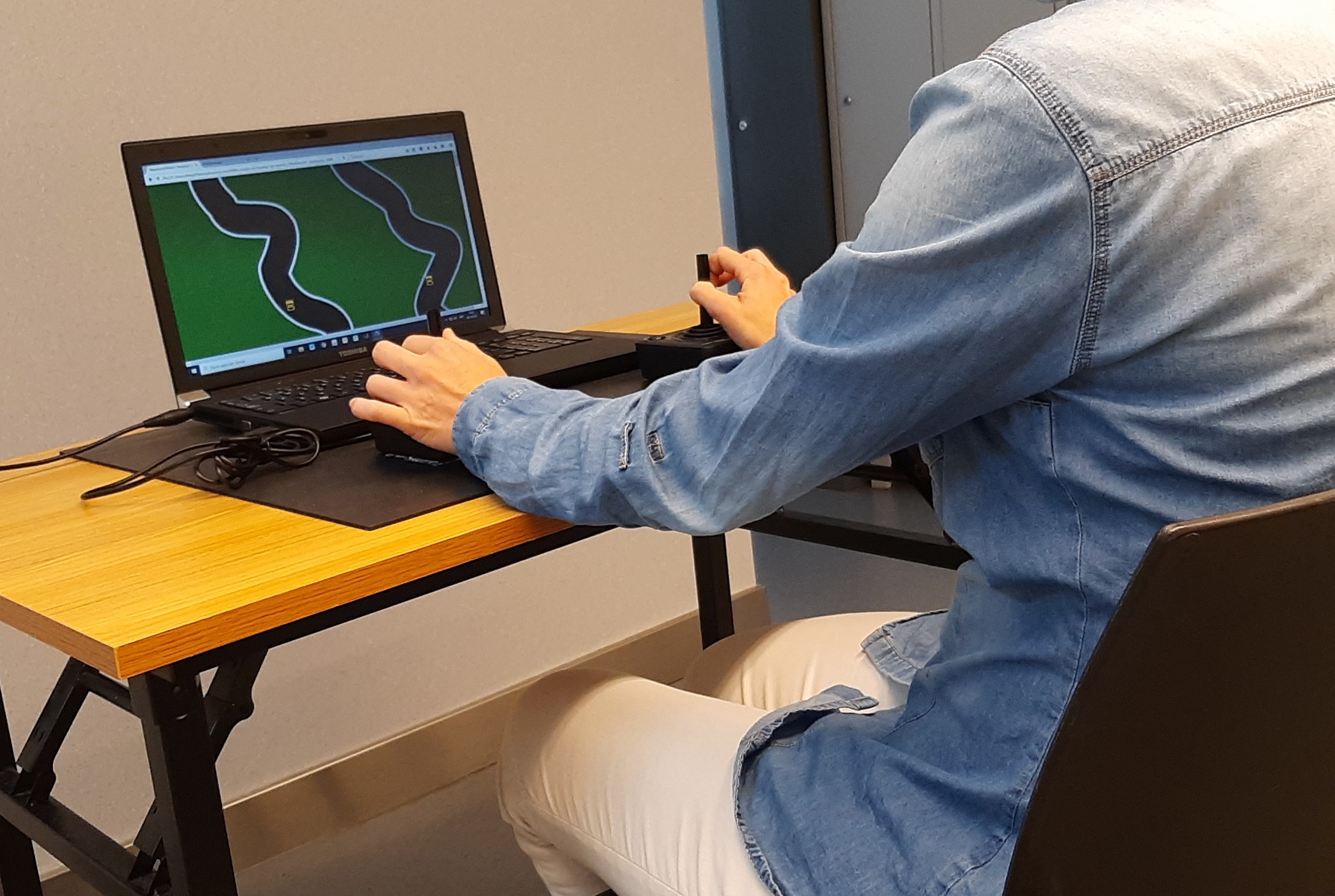 Mezclar bebidas energéticas con alcohol puede incrementar el riesgo de sufrir un accidente de tráfico