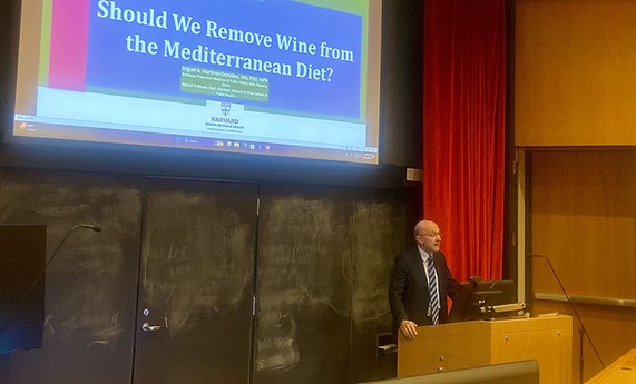 La dieta mediterránea podría perder entre un 12% y un 24% de su protección si se eliminara el consumo moderado de vino La dieta mediterránea podría perder entre un 12% y un 24% de su protección si se eliminara el consumo moderado de vino